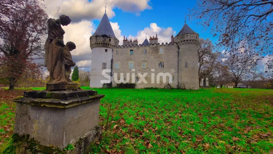 House for sale in Nevers