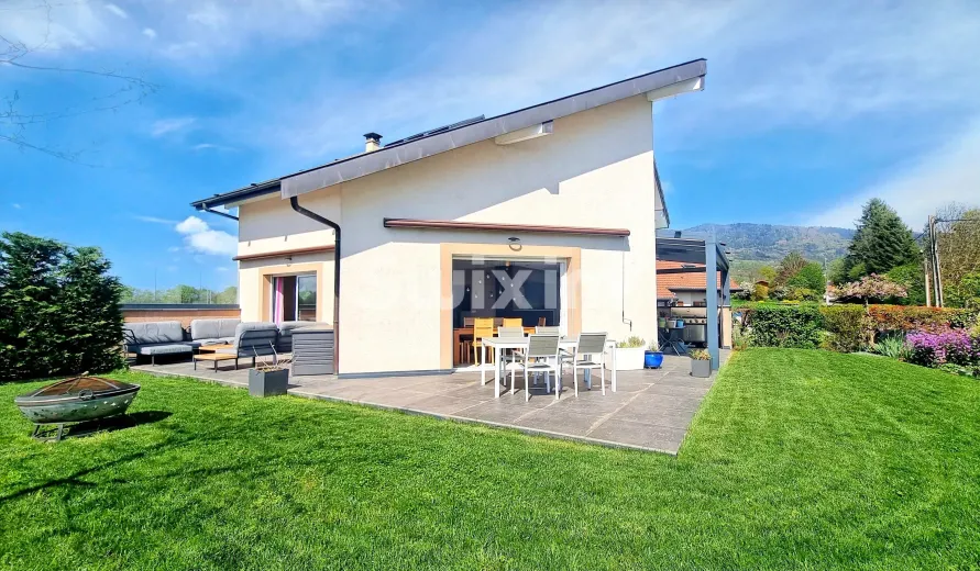 Maison à vendre à Bonne (2)