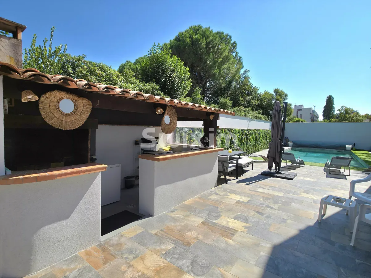 Maison à vendre à Montelimar - Propriété contemporaine 5 chambres avec piscine et dépendances en centre ville... - Smart Propylaia (6)