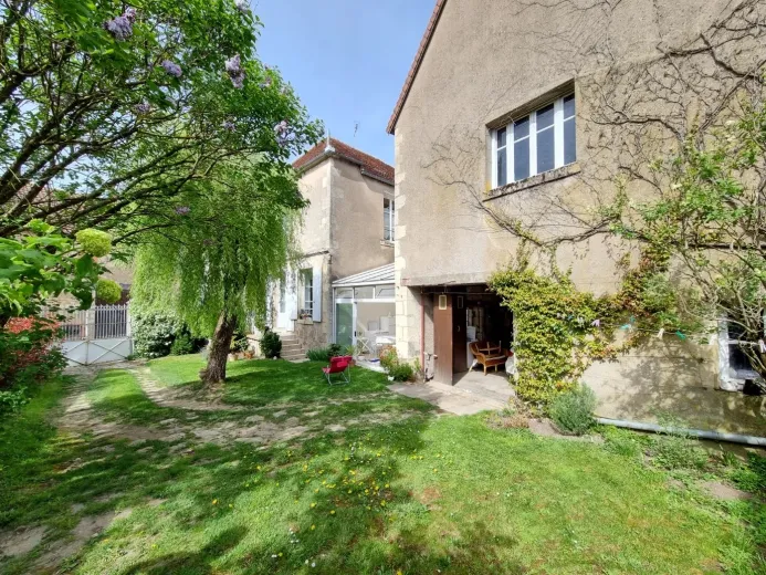House for sale in Varzy