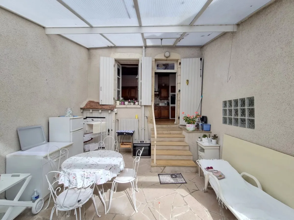 House for sale in Varzy - 5-bedroom house in Varzy with yard, garage, and veranda - Smart Propylaia (9)