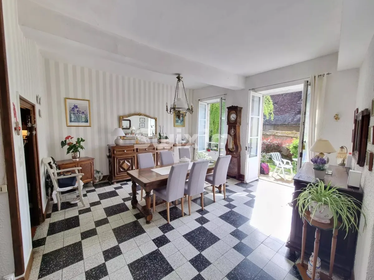 House for sale in Varzy - 5-bedroom house in Varzy with yard, garage, and veranda - Smart Propylaia (24)