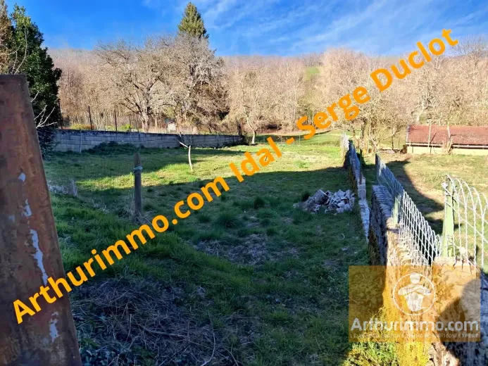 Plot for sale in Saint-Germain-Du-Teil