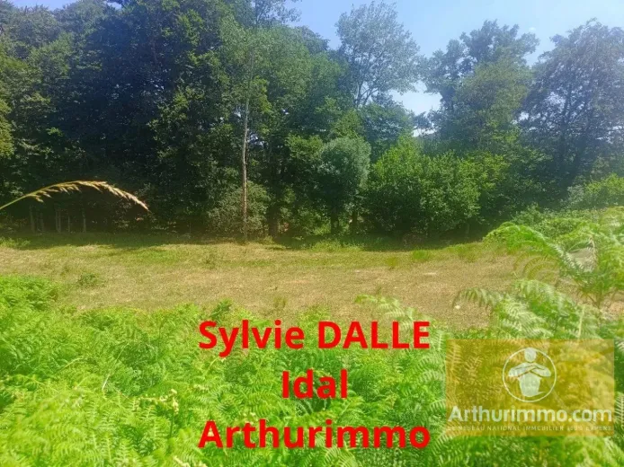 Plot for sale in Saint-Laurent-De-Muret