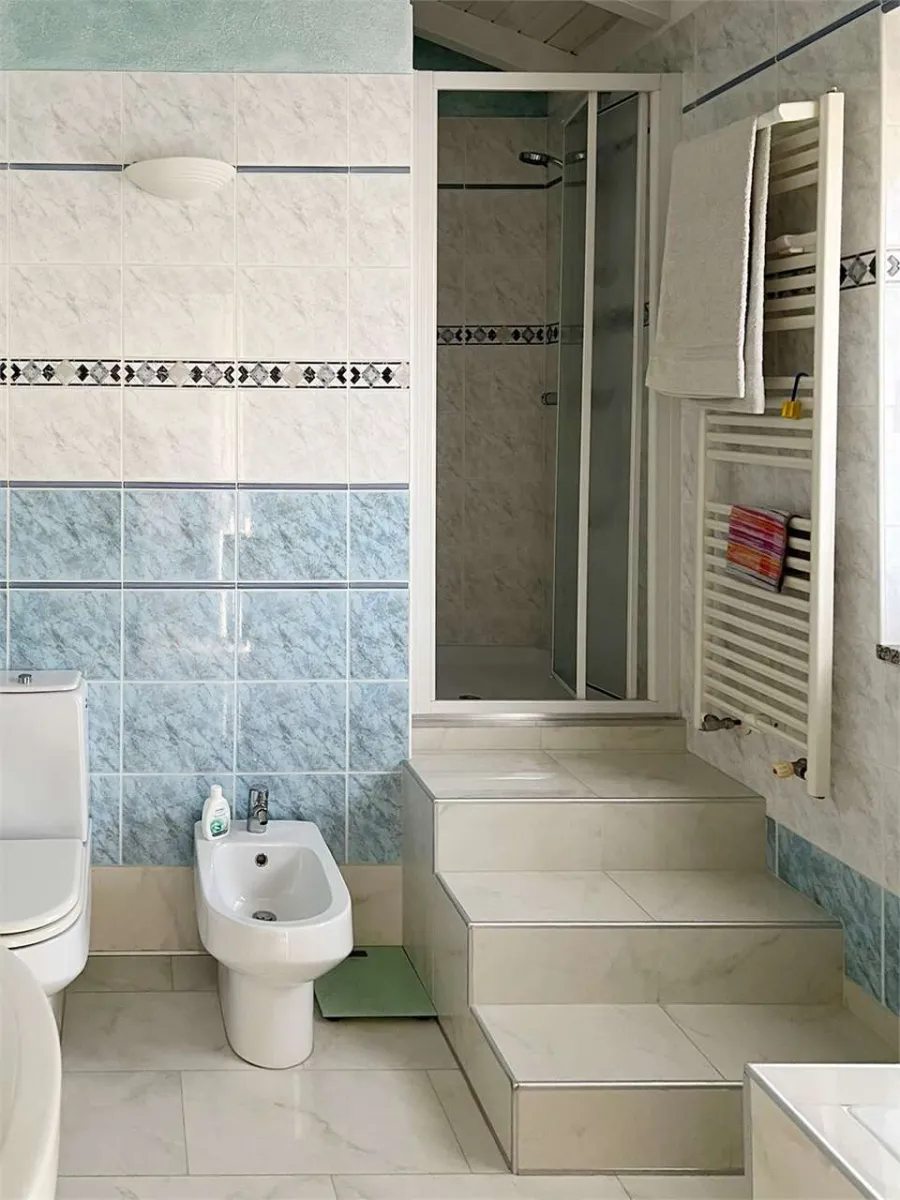 Maison à vendre à Lavena Ponte Tresa - Villa avec jardin privatif, espace polyvalent et garage à Lavena Ponte Tresa - Smart Propylaia (9)