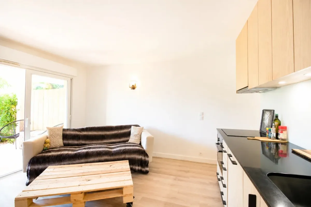 Apartment for sale in La Croix-Valmer - T3 GROUND FLOOR RESIDENCE WITH POOL - CITY CENTER - Smart Propylaia (3)