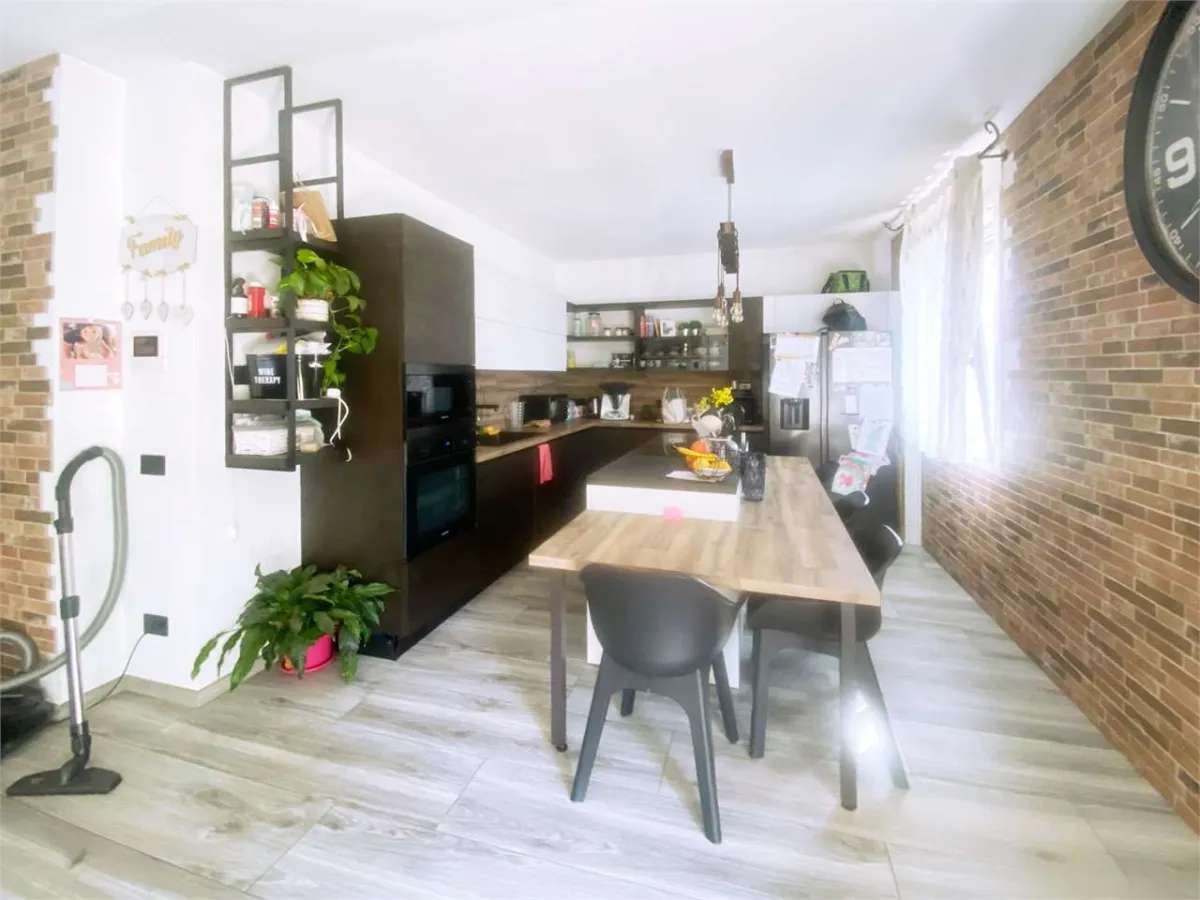 Casa in vendita a Luino - VILLA INDIPENDENTE IN CLASSE A4 CON PISCINA PRIVATA - Smart Propylaia (3)