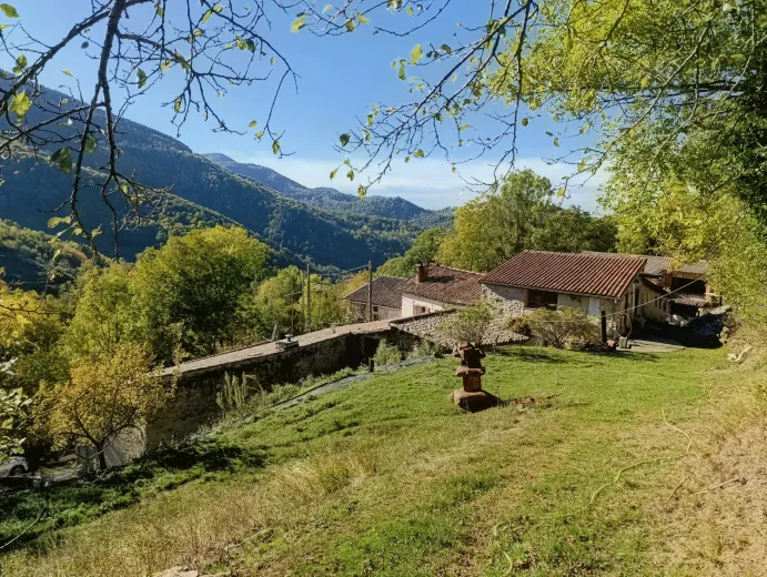 Multiple dwelling for sale in Montsegur