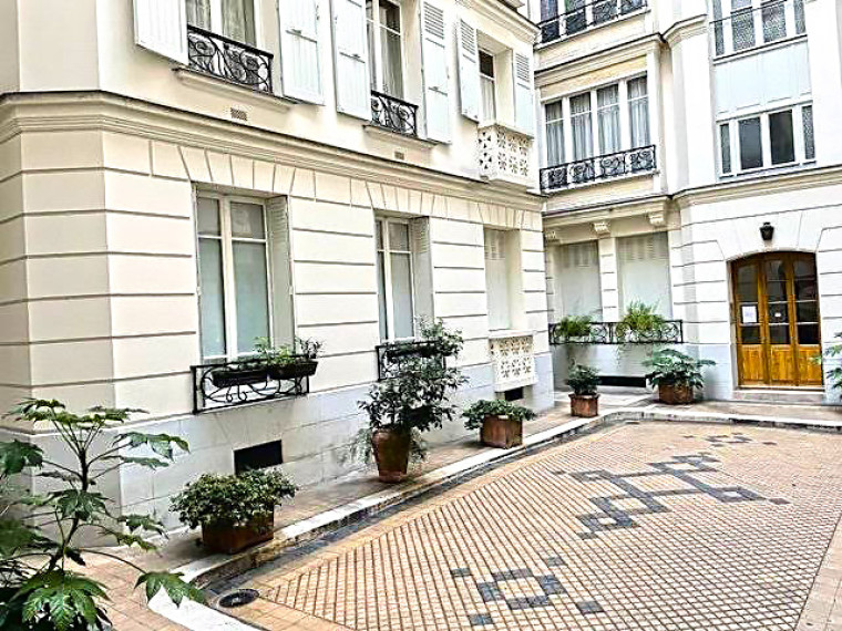 Wohnung zu verkaufen in Paris (2)