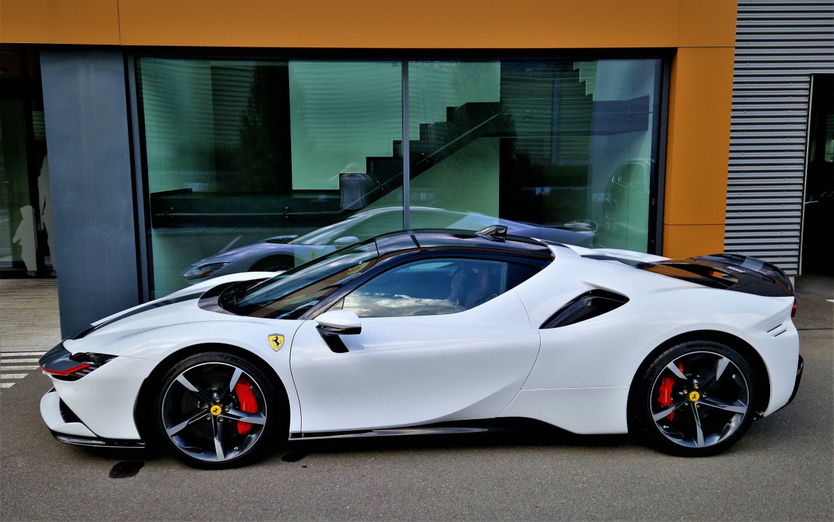 Ferrari SF90 Stradale zu verkaufen - Smart Propylaia (7)