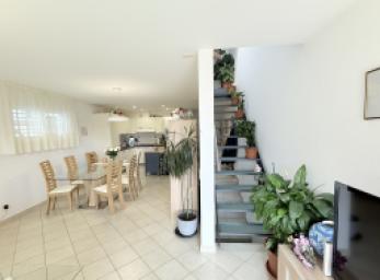 Bella casa unifamiliare di 5,5 locali con giardino, garage e 2 posteggi