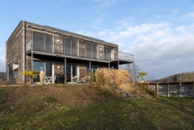 nature, luxe et modernité - modernes Haus mit grossem Grundstück