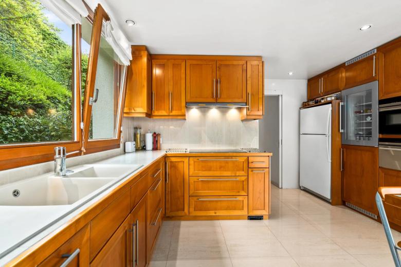 Haus zu verkaufen in Bougy-Villars - Große Villa, teilbar in 2 Duplex, Innenpool, Seeblick - Smart Propylaia (81)