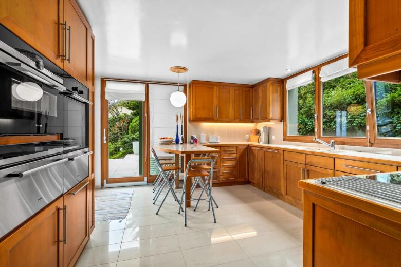 Haus zu verkaufen in Bougy-Villars - Große Villa, teilbar in 2 Duplex, Innenpool, Seeblick - Smart Propylaia (96)