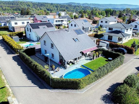 House for sale in Bassecourt
