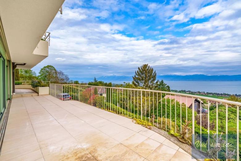 Haus zu verkaufen in Bougy-Villars - Große Villa, teilbar in 2 Duplex, Innenpool, Seeblick - Smart Propylaia (138)
