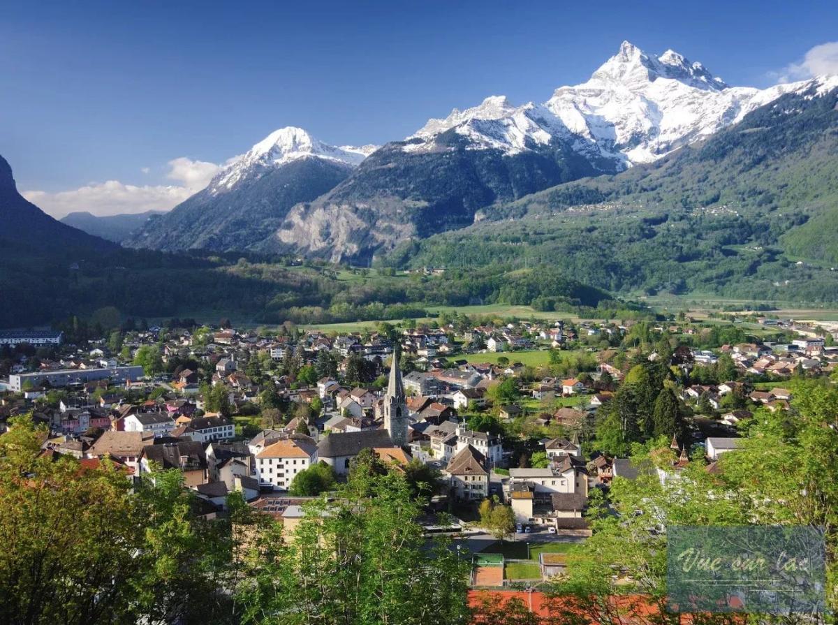 In vendita   Svizzera - 
cChic-immoHub Il vostro portale immobiliare