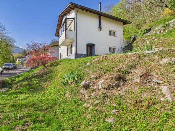 House for sale in Collombey