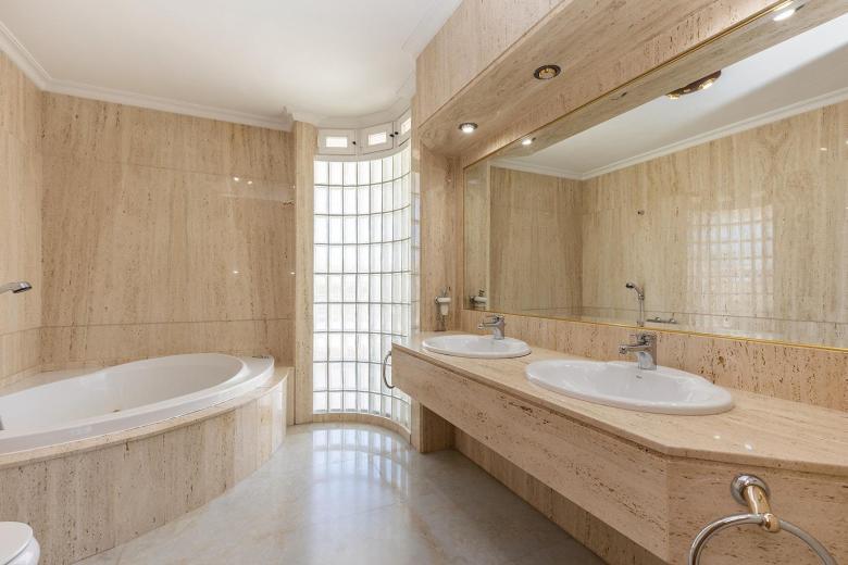 Haus zu verkaufen in Torrevieja - Villa zu verkaufen in Torrevieja, 9 Zimmer, 563 m2 - Smart Propylaia (6)