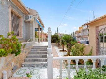 Einfamilienhaus zu verkaufen in Torrevieja, 5 Zimmer, 140 m2