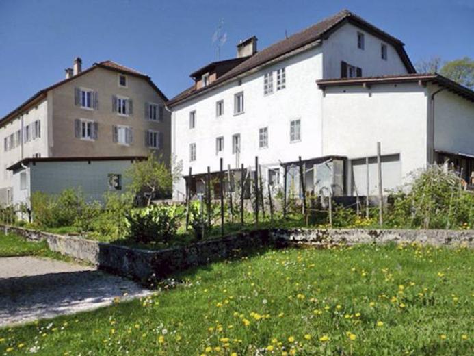 A vendre La Côte-aux-Fées Immeuble commercial et d'habitation Suisse - partenariat avec Smart-Propylaia Portail Immobilier