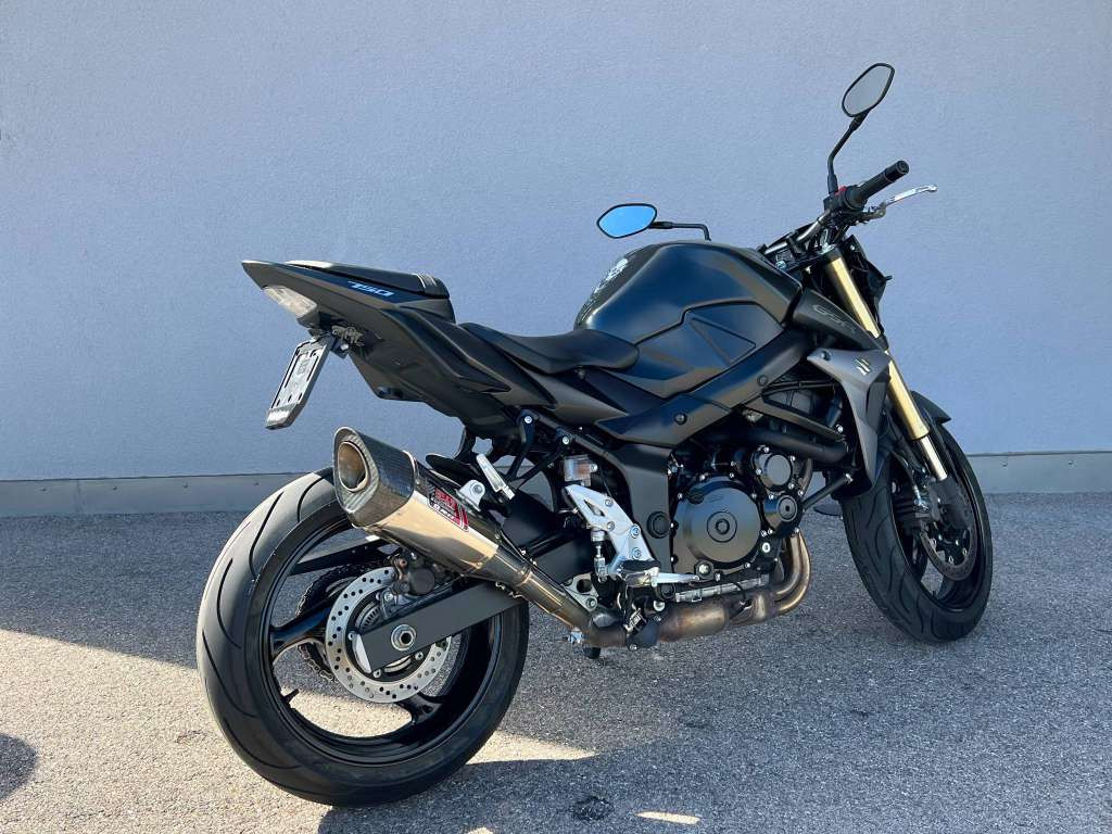 Suzuki GSR 750 zu verkaufen - Smart Propylaia (2)