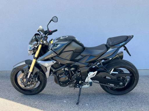 Suzuki GSR 750 zu verkaufen - Smart Propylaia (4)