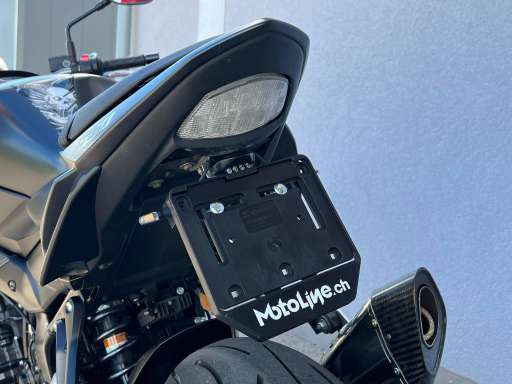 Suzuki GSR 750 zu verkaufen - Smart Propylaia (8)