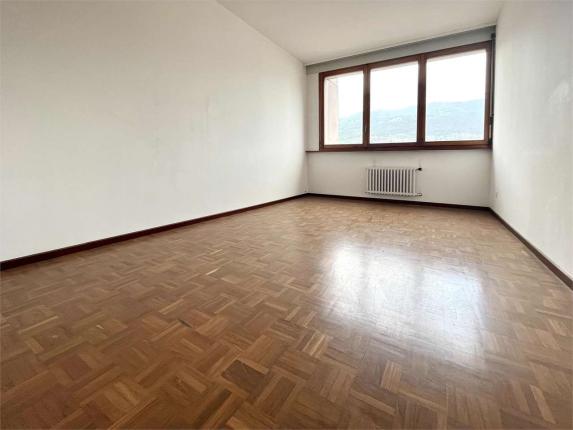 Wohnung zu vermieten in Chiasso (2)
