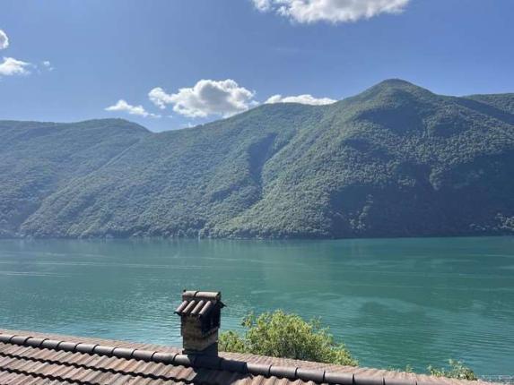 Casa in vendita a Gandria