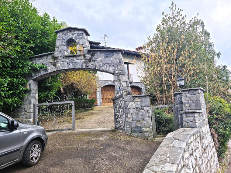 Casa in vendita a Villa Luganese