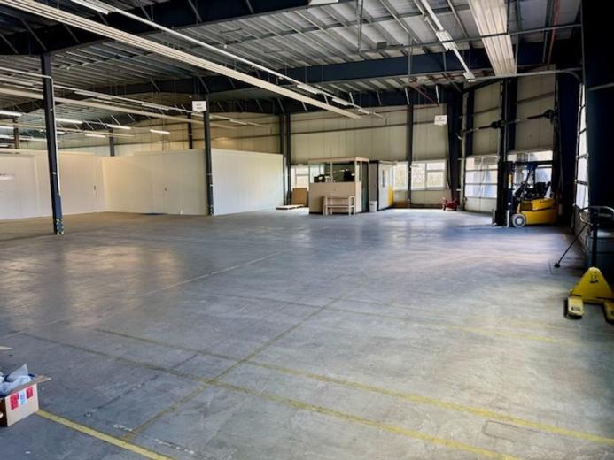 Handel/Industrie zu vermieten in Fleurier - Industrieobjekt zu vermieten in Fleurier, 400 m2 - Smart Propylaia (6)