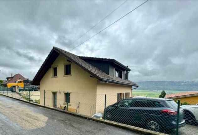 Casa in vendita a Chézard-St-Martin (2)