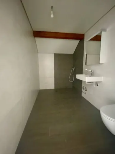 Appartement à vendre à Les Ponts-de-Martel - Comme une petite maison sur le toit! 2 pièces, dans les Combles, avec grande terrasse et ascenceur - Smart Propylaia (6)