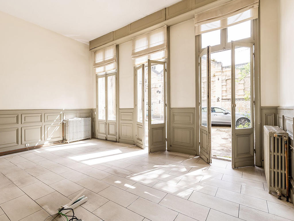Multiple dwelling for sale in Bordeaux - FRANCE - GIRONDE - BORDEAUX - BEAUTIFUL BUILDING - Smart Propylaia (3)
