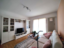 3.5-room top-floor apartment in well-serviced residential area