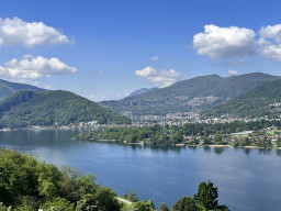 New high-quality 4.5-room lake-view apartment with private garden