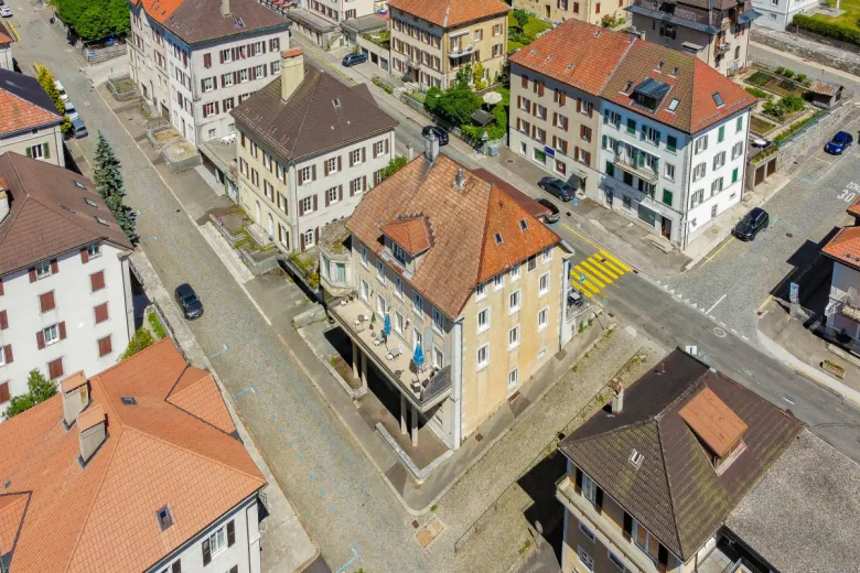 In vendita Edificio abitativo e commerciale Les Brenets Svizzera - collaborazione con il portale immobiliare Smart-Propylaia