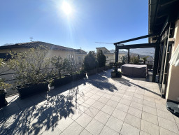 Attico duplex di 5,5 locali con ampia terrazza, in casa bifamiliare