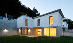 New Stunning 6.5-room villa in a dominant position with partial lake view