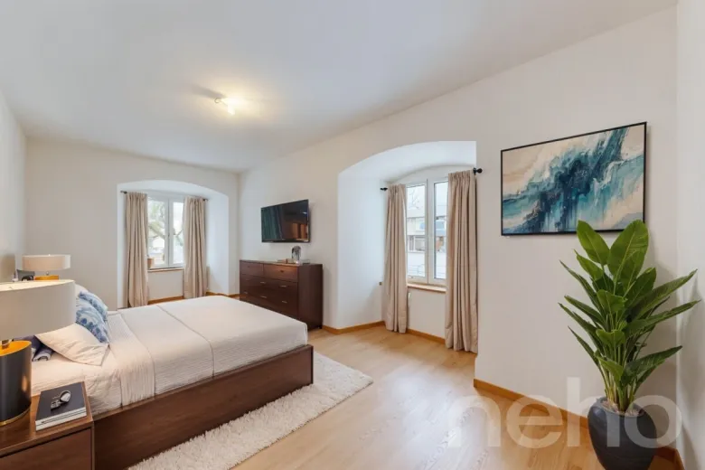 Appartement à vendre à Montfaucon - Splendide 5.5p sous les combles orienté sud dans bâtiment historique! - Smart Propylaia (9)