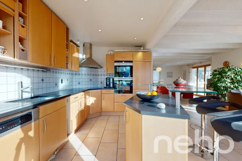 Maison à vendre à Chézard-St-Martin - Sublime villa avec terrasse, jacuzzi, vue et espace spa/cinéma de 80m2 - Smart Propylaia (9)