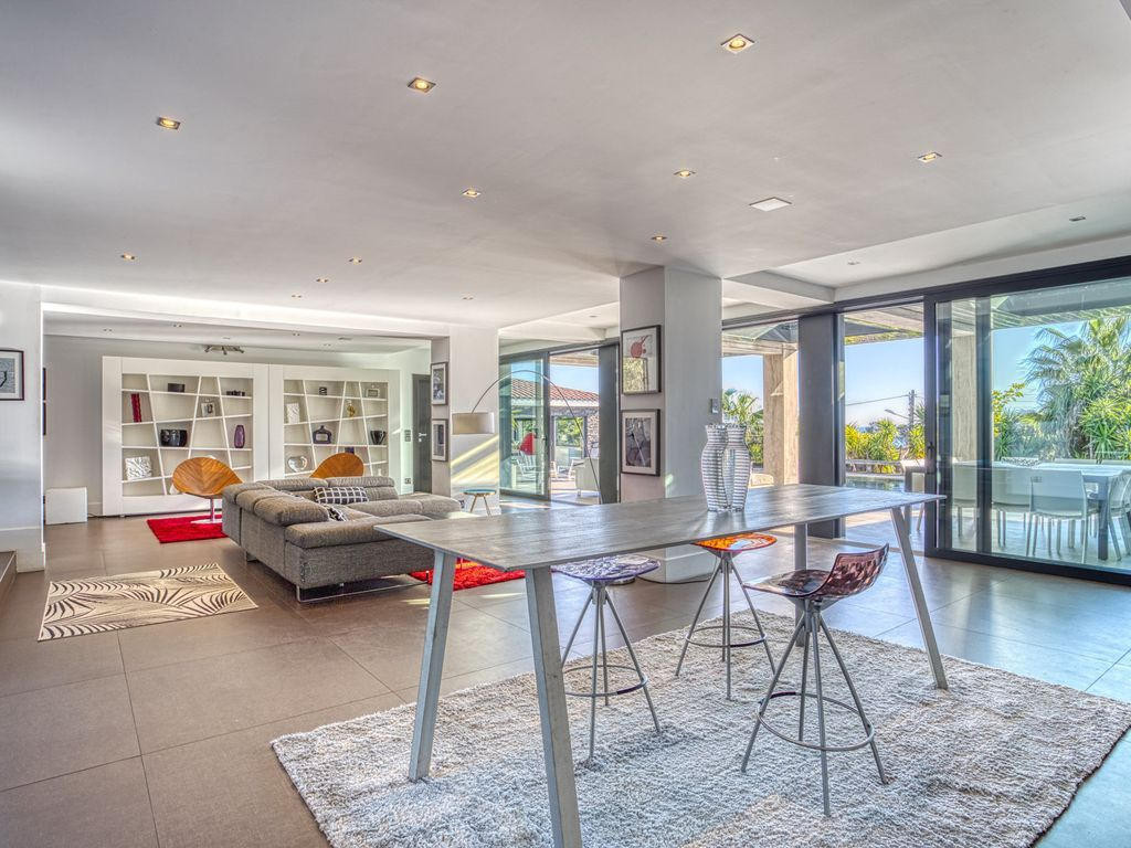 House for sale in Saint-Raphael - FRANCE - VAR - SAINT-RAPHAËL - CONTEMPORARY VILLA - Smart Propylaia (6)