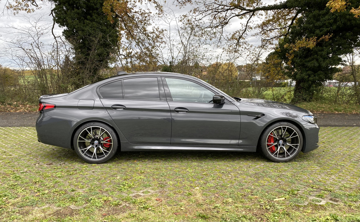 BMW M5 Compétition zu verkaufen - Smart Propylaia (7)