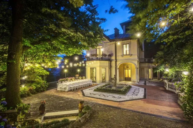 Villa zu vermieten in Viggiù, 15 Zimmer, 1000 m2