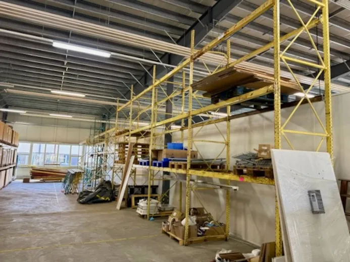 In vendita Oggetto industriale Fleurier Svizzera - collaborazione con il portale immobiliare Smart-Propylaia
