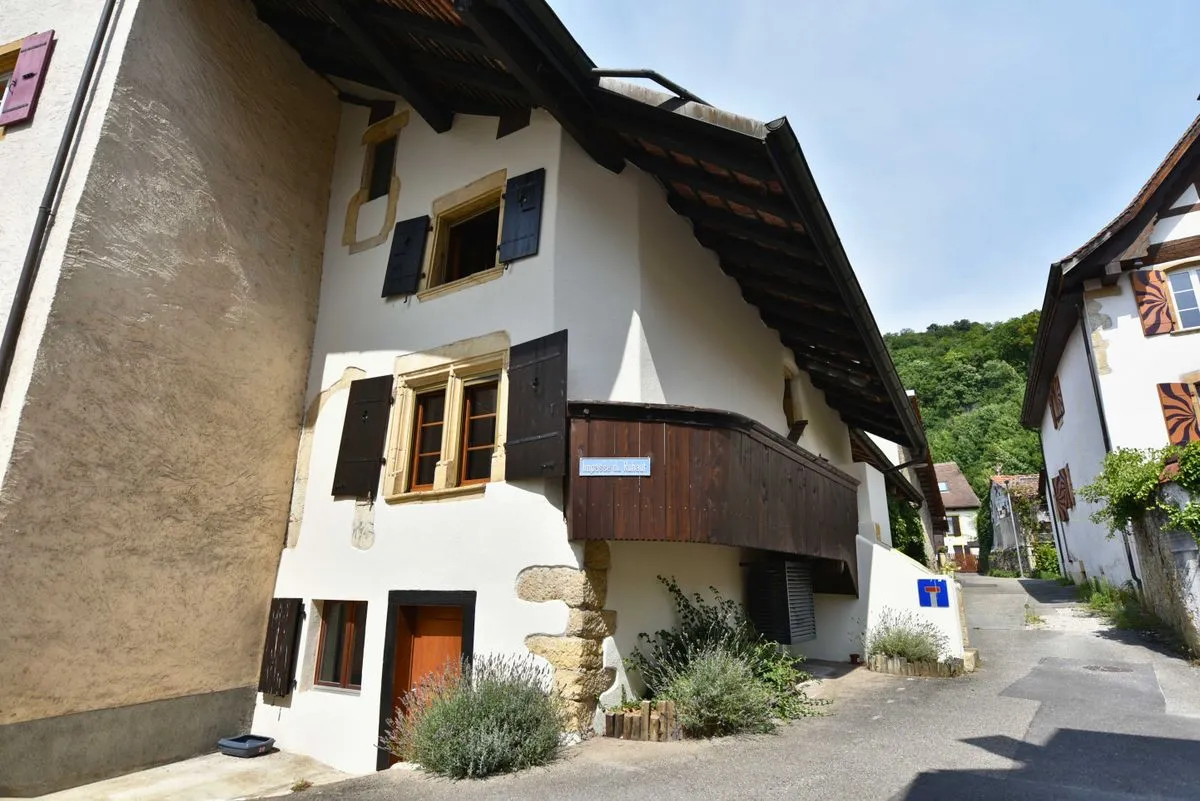 Cressier NE zu verkaufen Angebautes Haus Schweiz - cChic-immoHub Ihr Immobilienportal