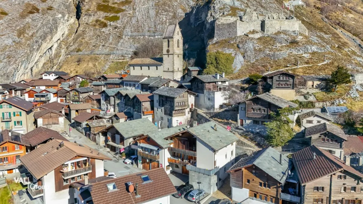 Niedergesteln In vendita Casa bifamiliare Svizzera - 
cChic-immoHub Il vostro portale immobiliare