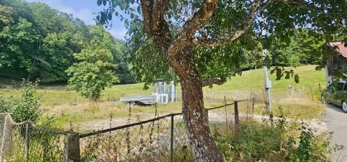 Maison à vendre à Ste-Croix - Charmante maison mitoyenne de 5 pièces à rénover - cadre idyllique au Château de Sainte-Croix - Smart Propylaia (3)