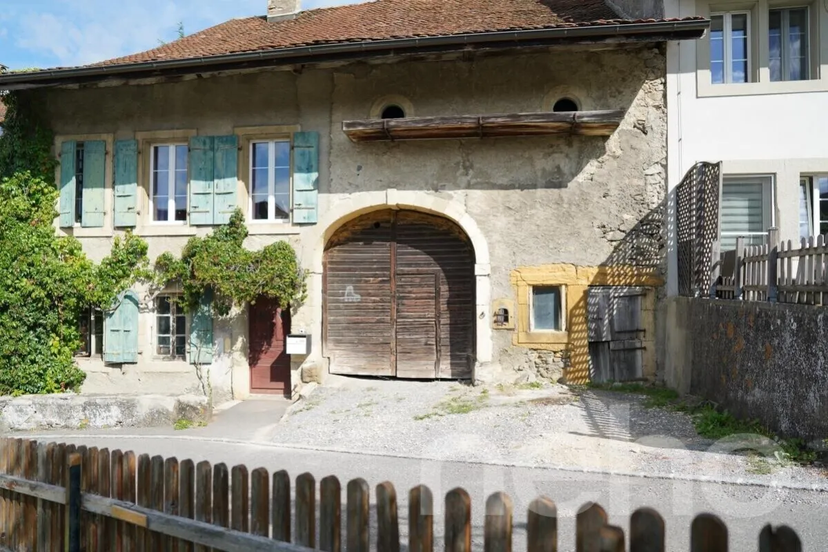 Sullens zu verkaufen Angebautes Haus Schweiz - cChic-immoHub Ihr Immobilienportal